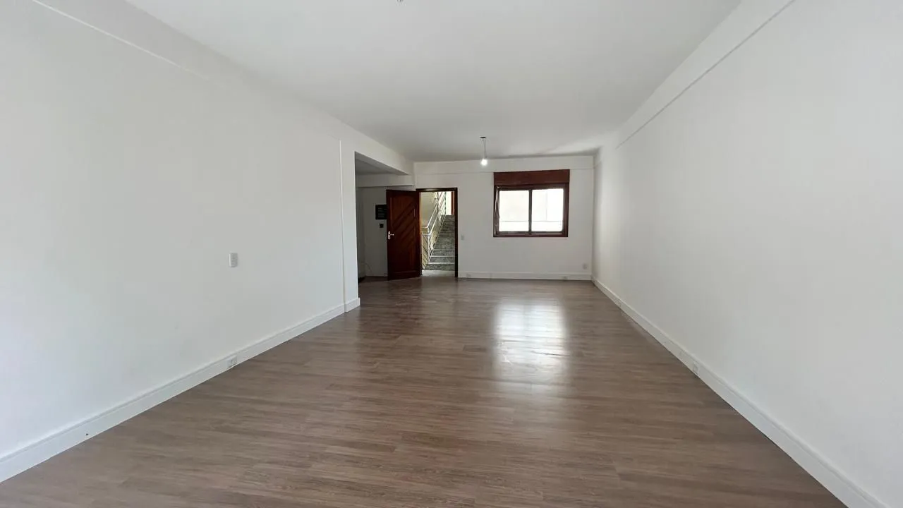 Imagem Apartamento 2 dormitórios no bairro Medianeira em Porto Alegre para Alugar