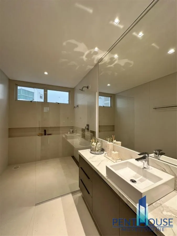 Imagem Apartamento Quadra Mar para Venda em Balneário Camboriú, CENTRO, 3 dormitórios, 3 suítes, 4 banheiros, 3 vagas