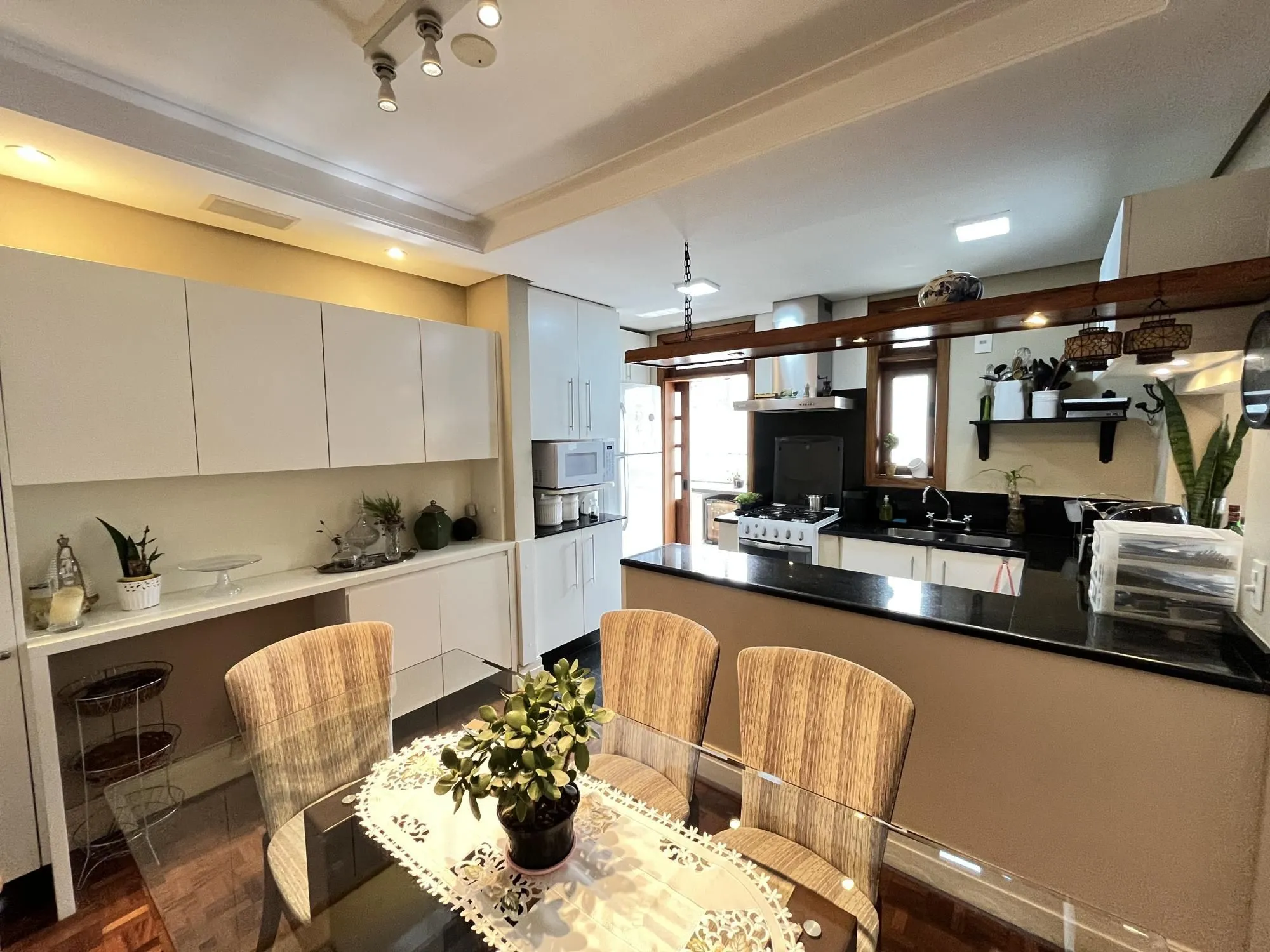 Imagem Apartamento de 2 quartos, suíte e 2 vagas de garagem no bairro Jardim Botânico.