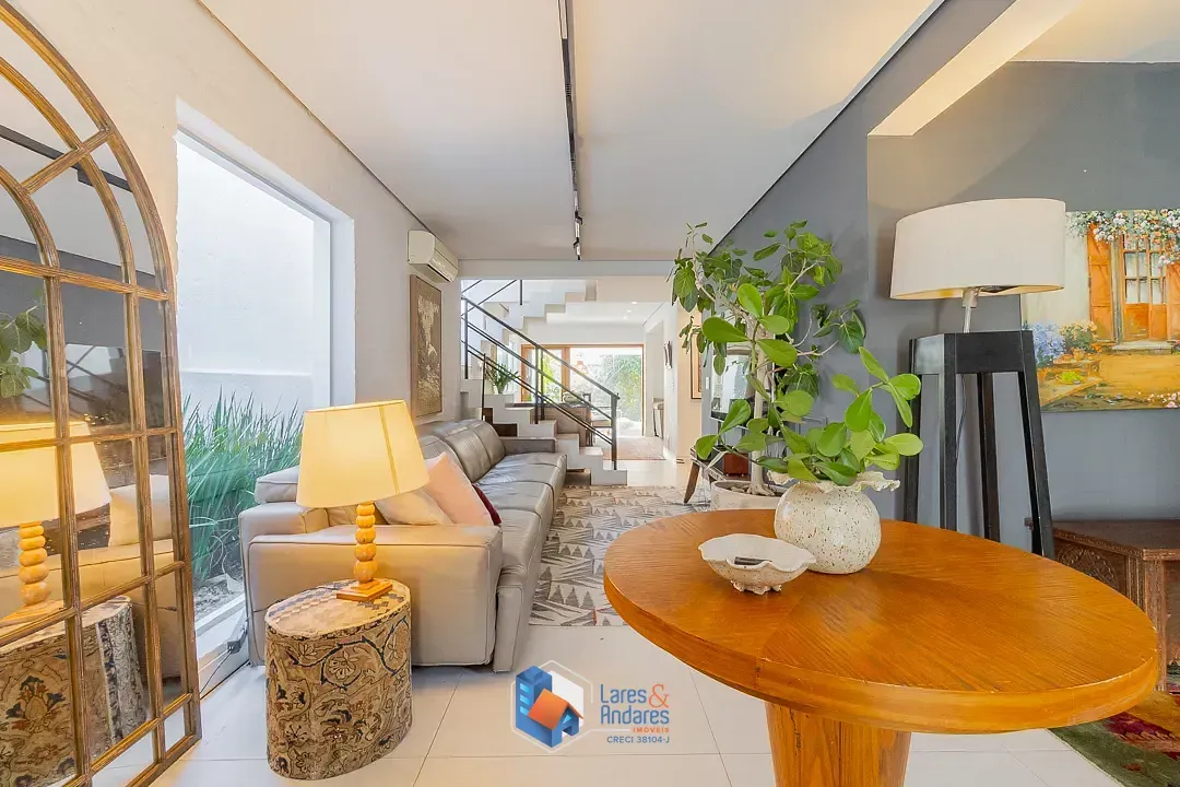 Imagem Casa para venda em Vila Ipojuca com 3 quartos, sendo 3 suítes, 290m²