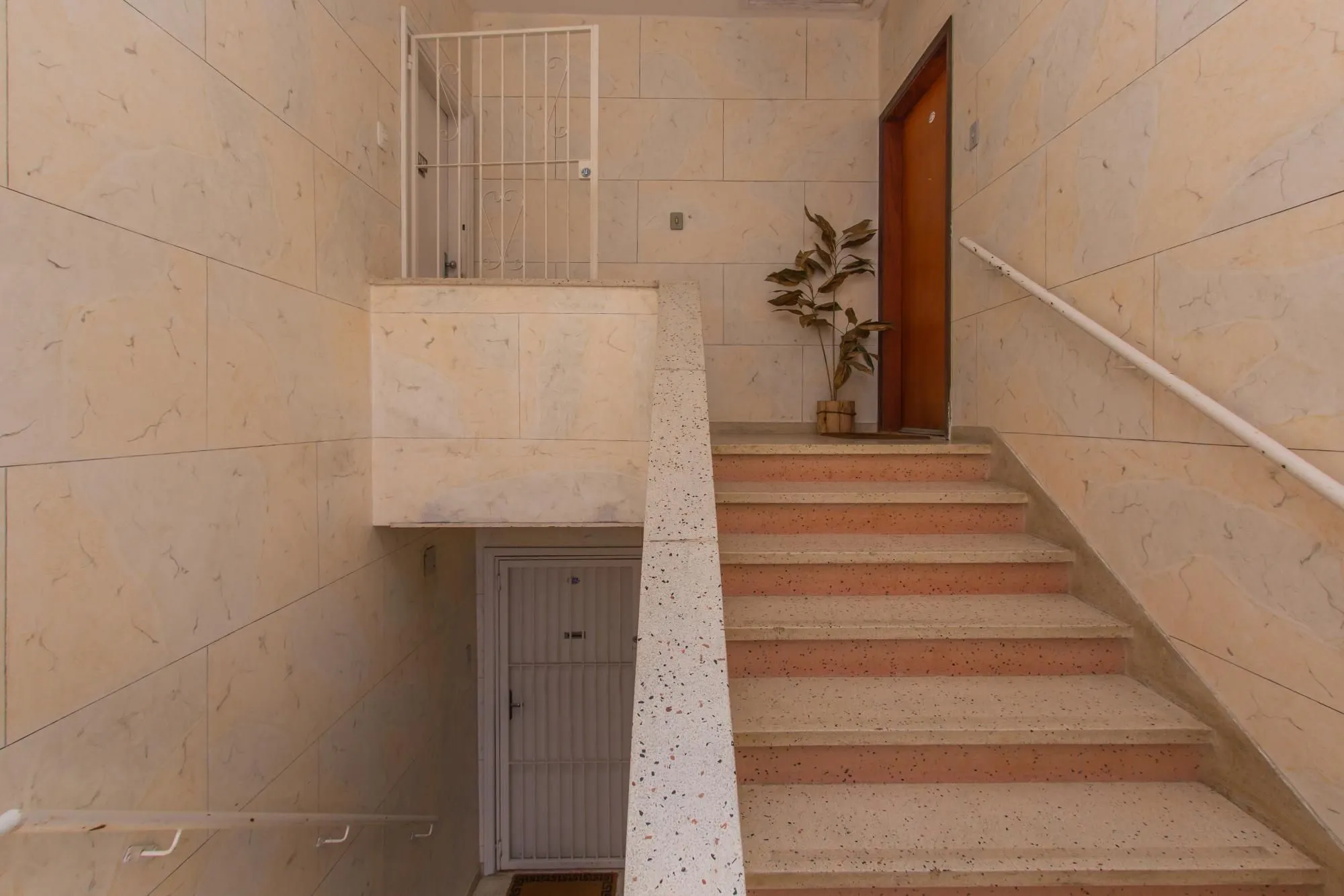 Imagem Apartamento Garden com 2 quartos e 94m² à venda em Rio Branco, Porto Alegre.