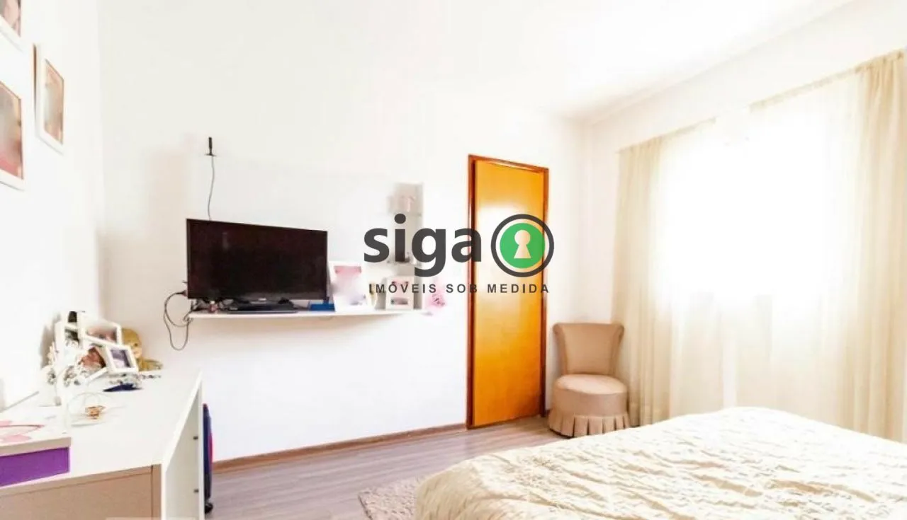 Imagem CASA Á VENDA NO BROOKLIN COM 3 QUARTOS, REFORMADA, 210M² - 2 VAGAS!