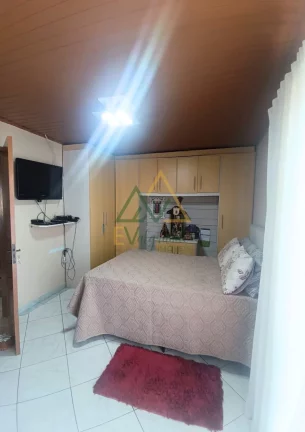 Imagem Casa Sobrado Padrão em Pinhais