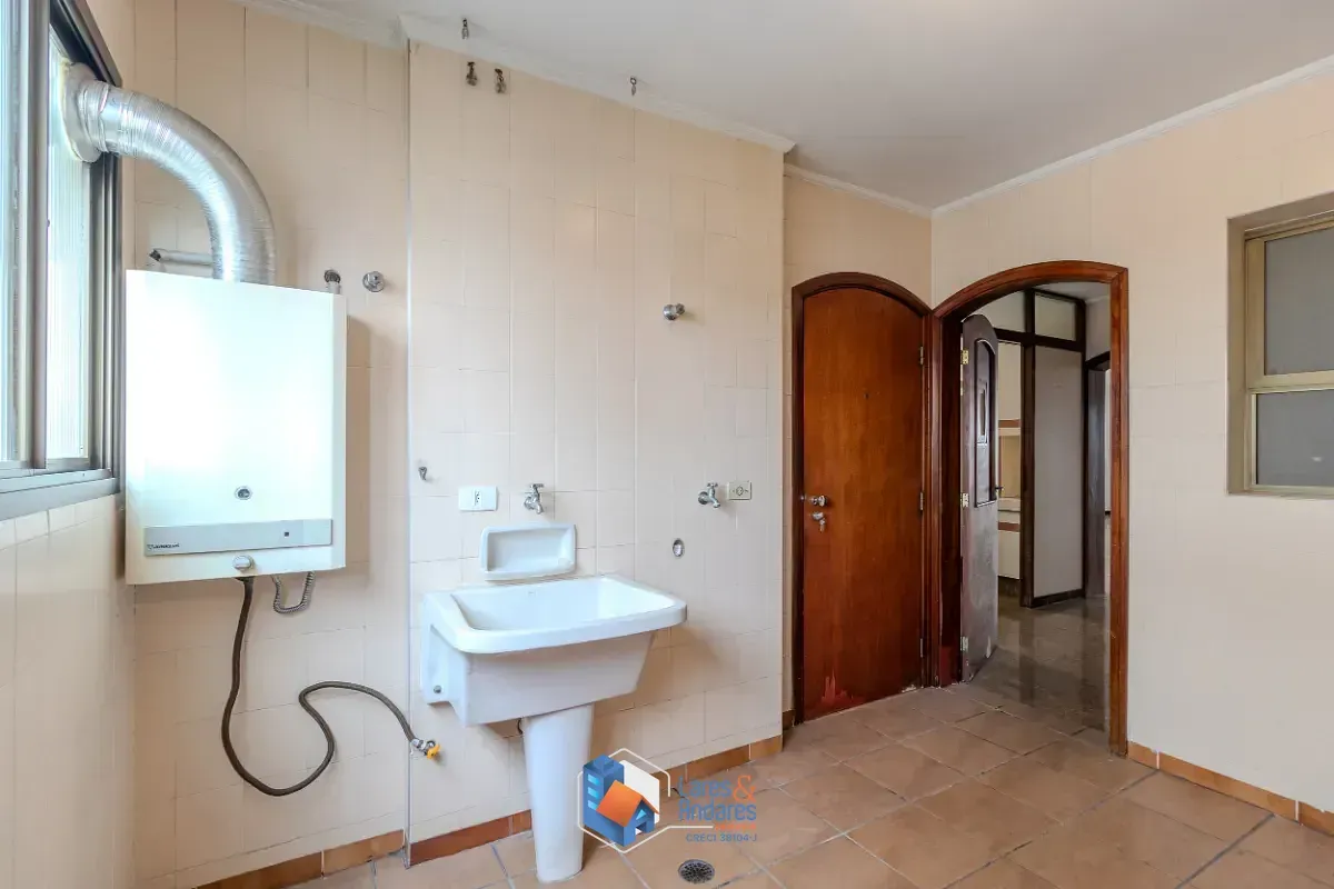 Imagem Apartamento para venda em Campo Belo com 5 quartos, sendo 2 suítes, 210m²