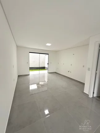 Imagem Casa Geminada nos Ingleses com 3 dormitórios, sendo 1 suíte