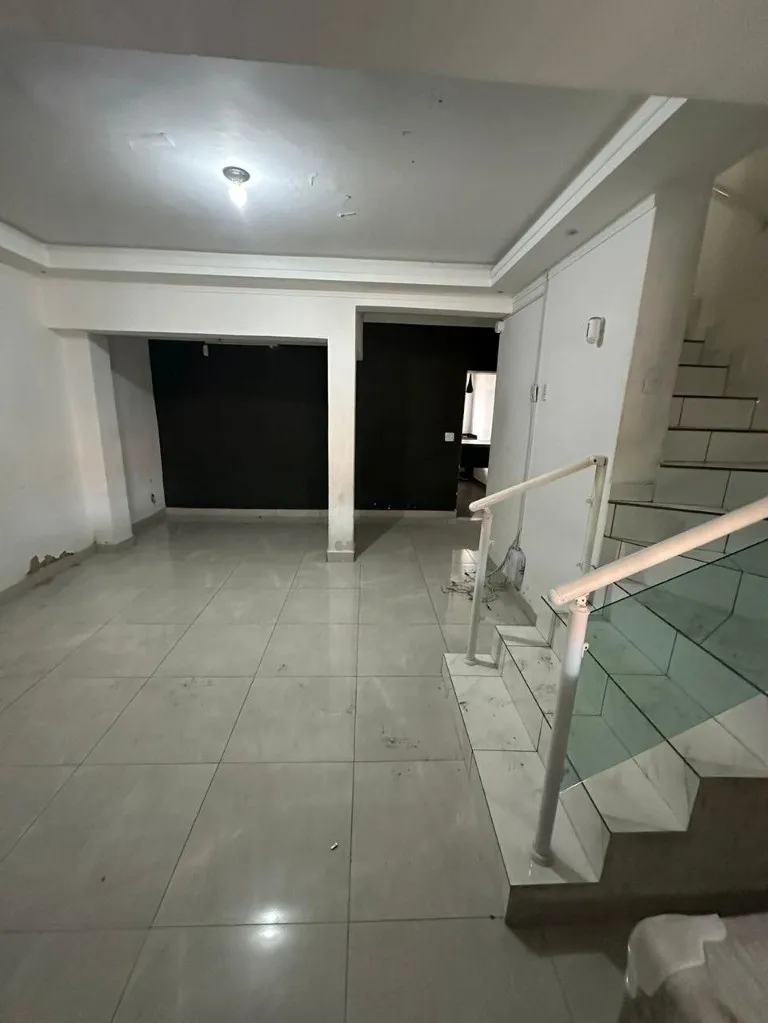 Imagem Sobrado de 3 quartos e 1 suíte na Vila Eldízia, Santo André-SP: 180m², 2 banheiros e 1 vaga de garagem!