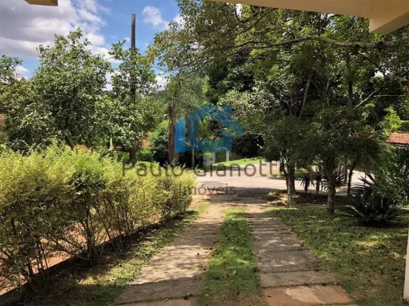 Imagem Casa à venda com ótima localização na Granja Viana