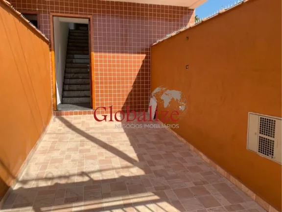 Imagem Casa sobreposta alta à venda com 72m², 2 quartos, 1 suíte, churrasqueira por R$315.000,00 em Santos
