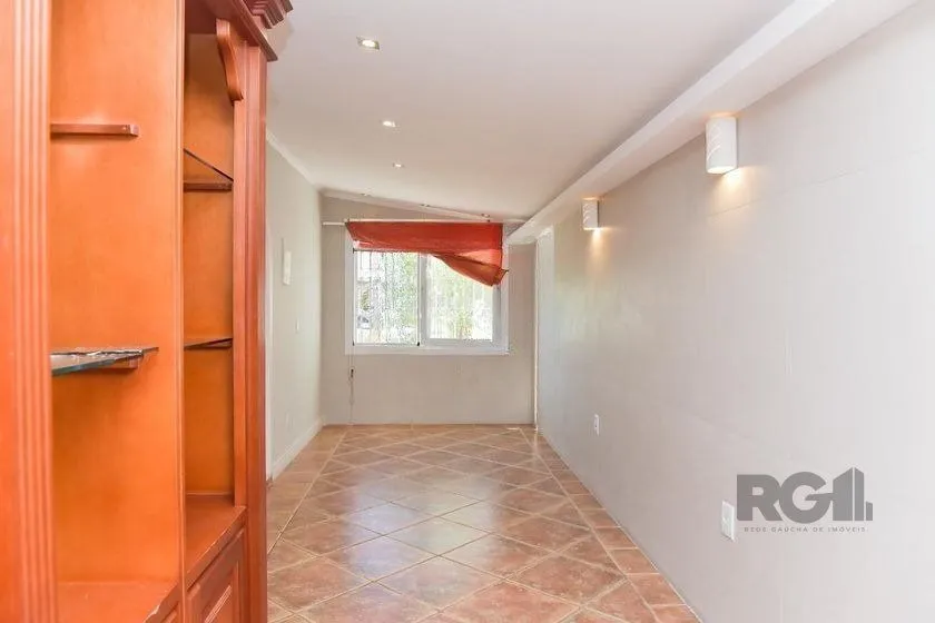 Imagem Casa de 197m² - 5 dormitórios, 3 vagas no bairro Rubem Berta