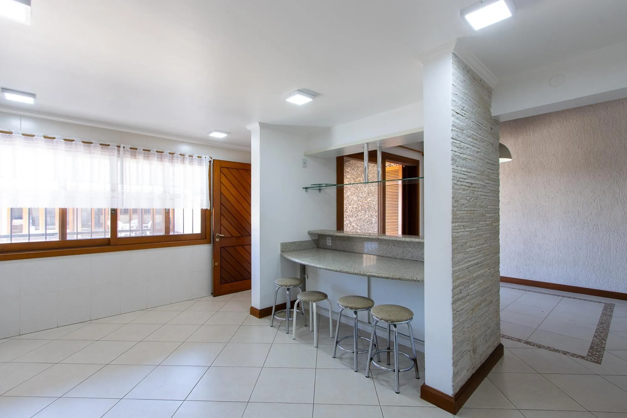 Imagem Prédio Misto Comercial/Residencial, à venda, com 802,57m² privativos, 6 vagas - Bairro Tristeza