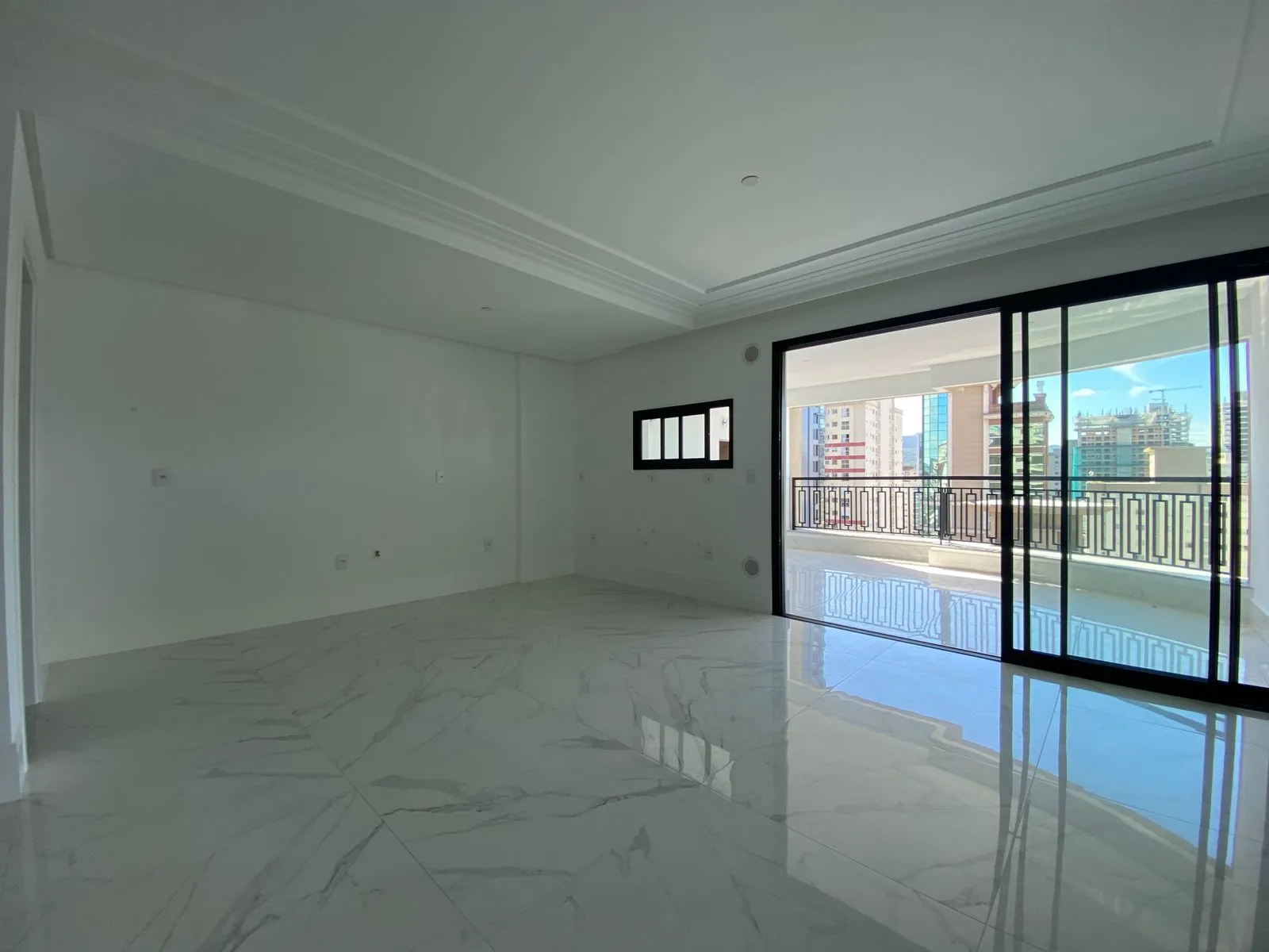 Imagem Apartamento com vista para o mar à venda com 185m2 por R$ 3.690.000,00