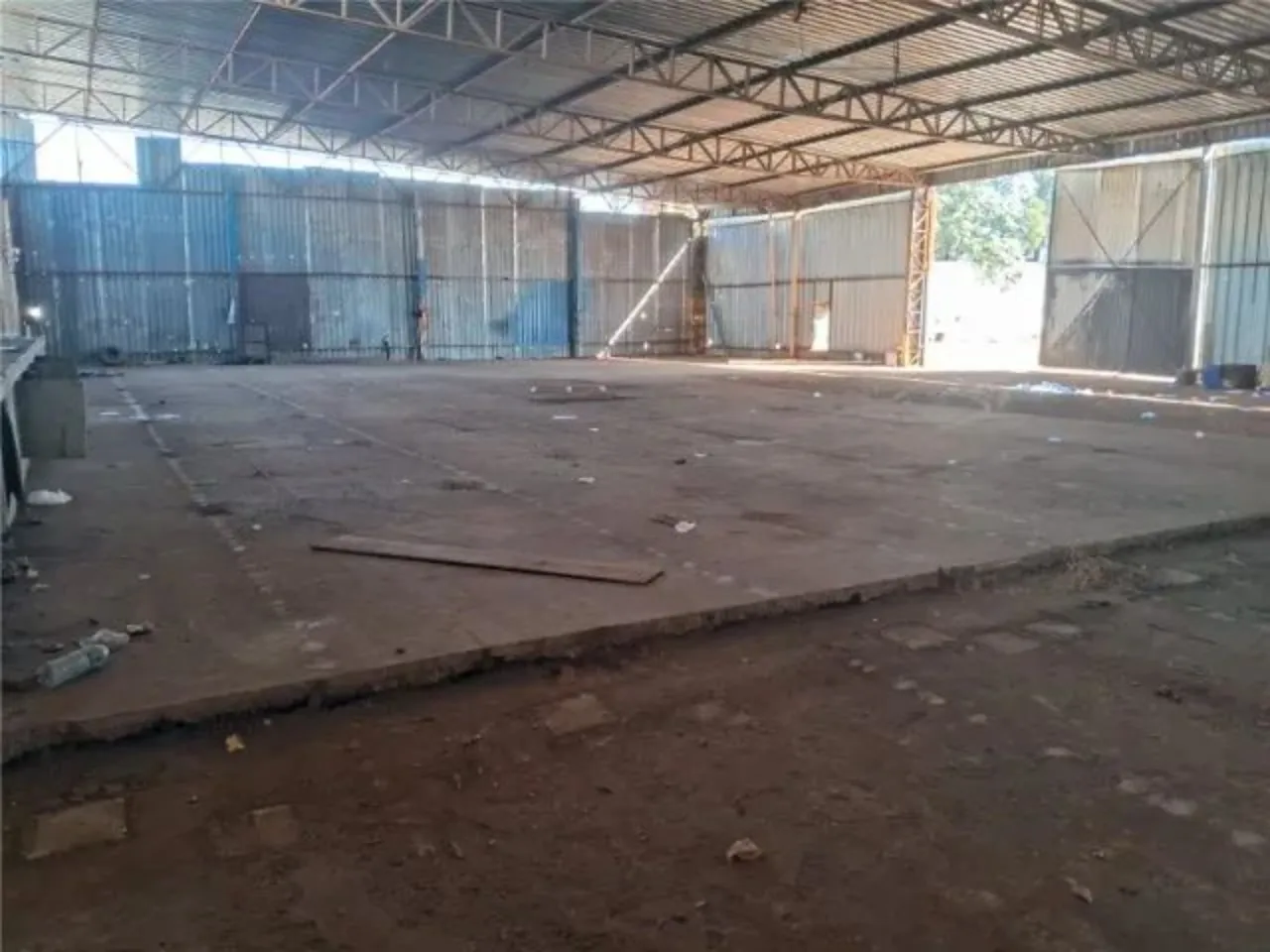 Imagem Galpão Comercial para Locação em Sorocaba-SP, Bairro Iporanga: 2 Salas, 4 Banheiros, 800m² de Área
