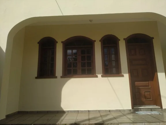 Imagem Casa com 3 Quartos estilo colonial.