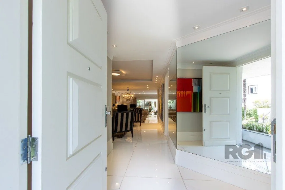 Imagem Casa em condominio, mobiliada com 741m² privativos , com 3 suítes- master