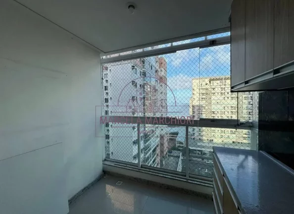 Imagem Apartamento com 3/4 armários planejados e vista para o mar