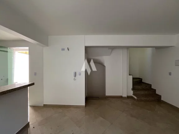 Imagem Casa alta á venda com o melhor valor de m² da região - 2 dormitórios com 2 suítes e garagem - Campo Grande, Santos/SP