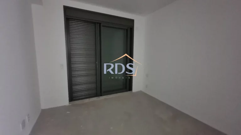 Imagem Vende excelente apartamento de 160m² com 3 su;ites e 2 vagas no contrapiso