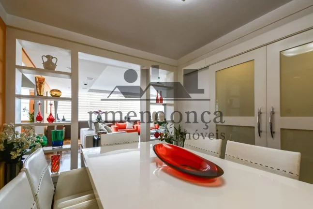 Imagem Apartamento no Itaim Bibi com 3 quartos (1 suíte) e 2 vagas, reformado.