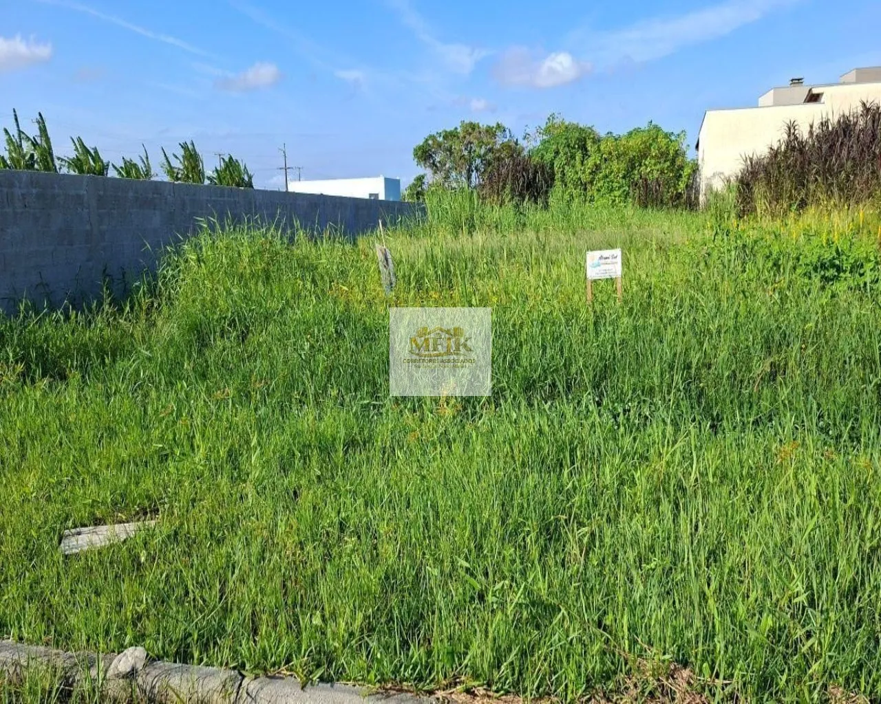 Imagem Terreno de 450 m² à venda em Atami