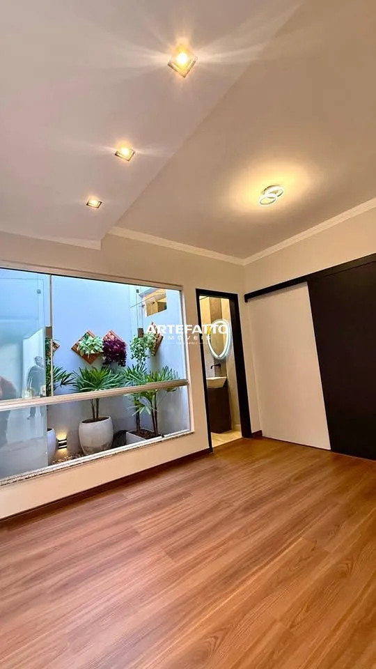 Imagem Casa à venda em Franca, Centro, com 3 quartos, 245m2