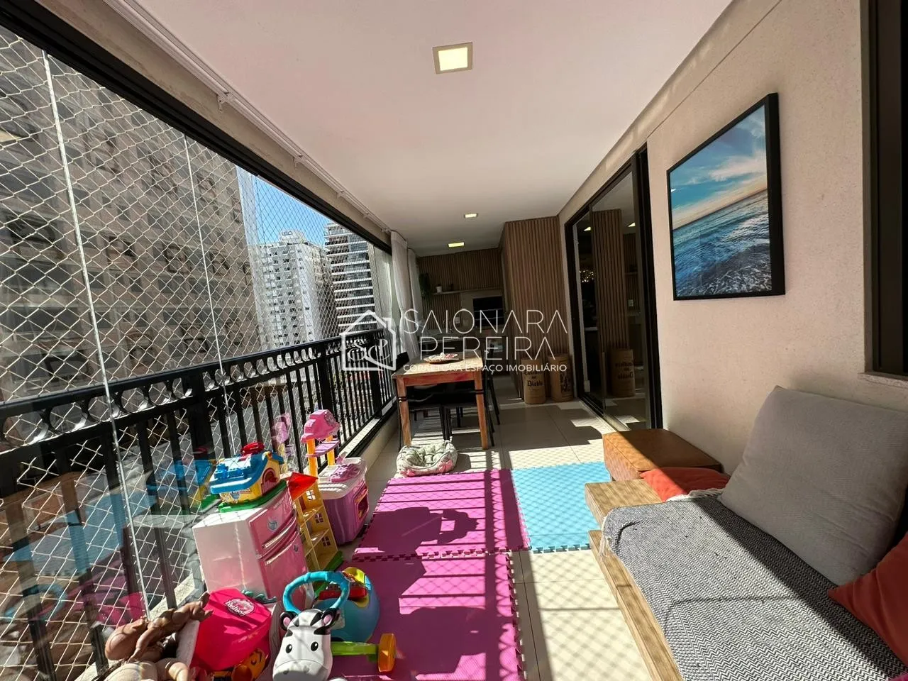 Imagem "Venha conhecer nosso espaçoso apartamento de 140m², 3 quartos e sacada com churrasqueira! Condomíni