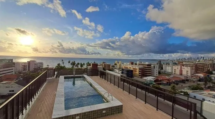 Imagem Apartamento moderno com vista para o mar, no Jardim Oceania, com 2 suítes, varanda gourmet e lazer completo. Ideal para morar ou investir.