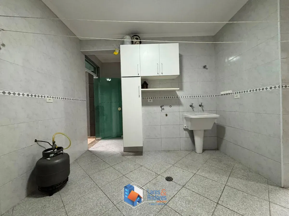 Imagem Sobrado para venda em Jardim Mangalot com 3 quartos, sendo 1 suíte, 193m²