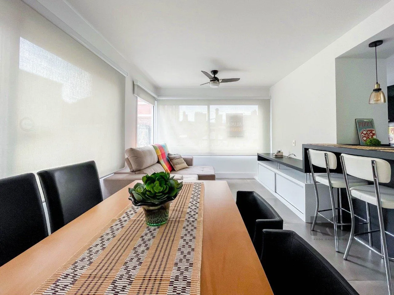 Imagem APARTAMENTO MOBILIADO 70M² DE 2 DORMITÓRIOS E 1 VAGA - BAIRRO MENINO DEUS