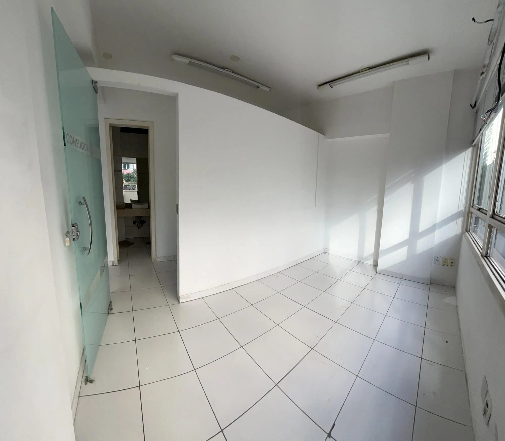 Imagem Excelente Oportunidade! Sala comercial para venda no centro de Porto Alegre.