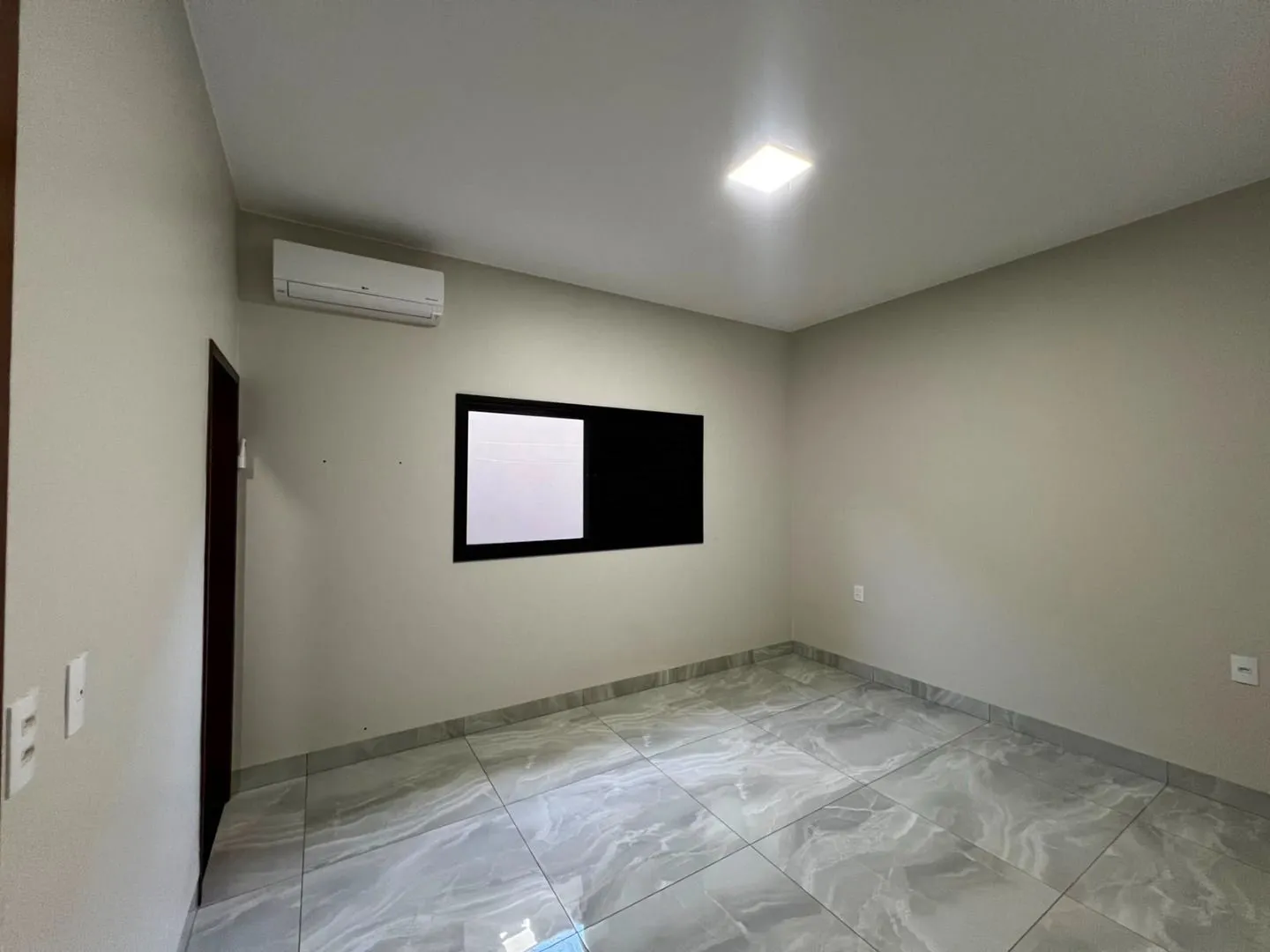 Imagem Casa com 3 dormitórios à venda, 201 m² por R$ 750.000,00 - Afonso Queiroz - Patos de Minas/MG