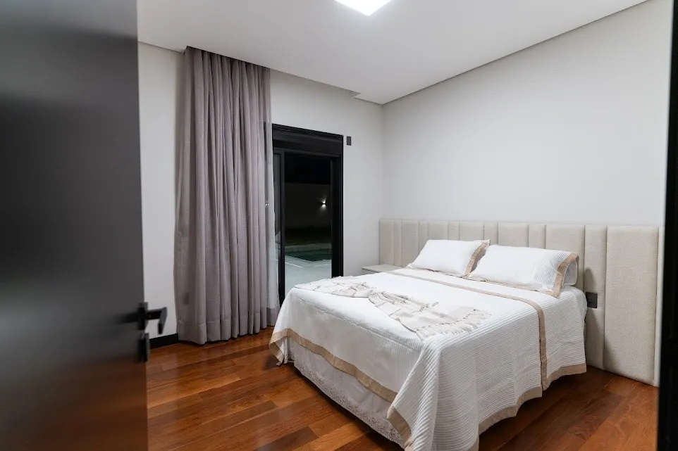 Imagem Linda Casa Térrea de Alto Padrão em Condomínio Completo com Lazer e Segurança