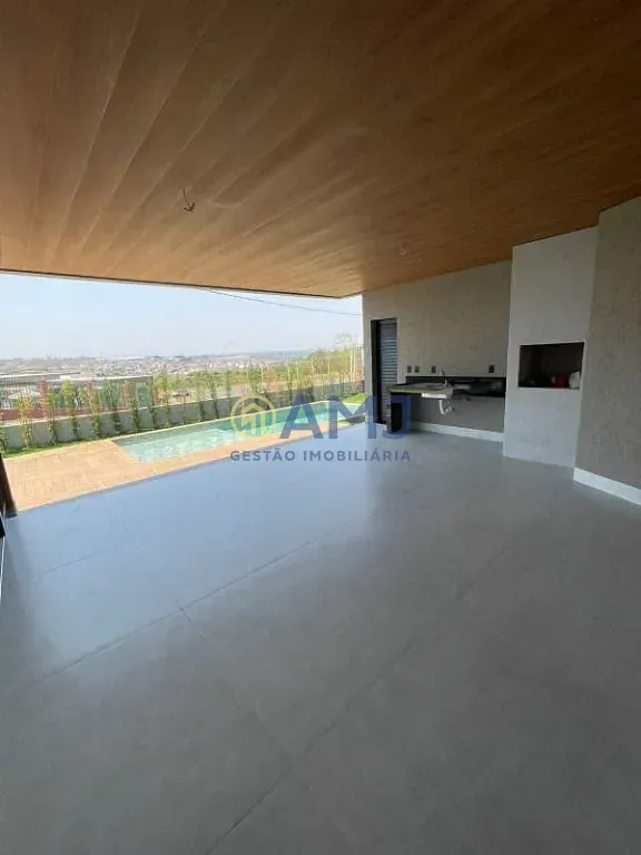 Imagem Casa térrea à venda no Jardins Capri | Lote de esquina com 4 suítes, piscina e alto padrão em Goiânia