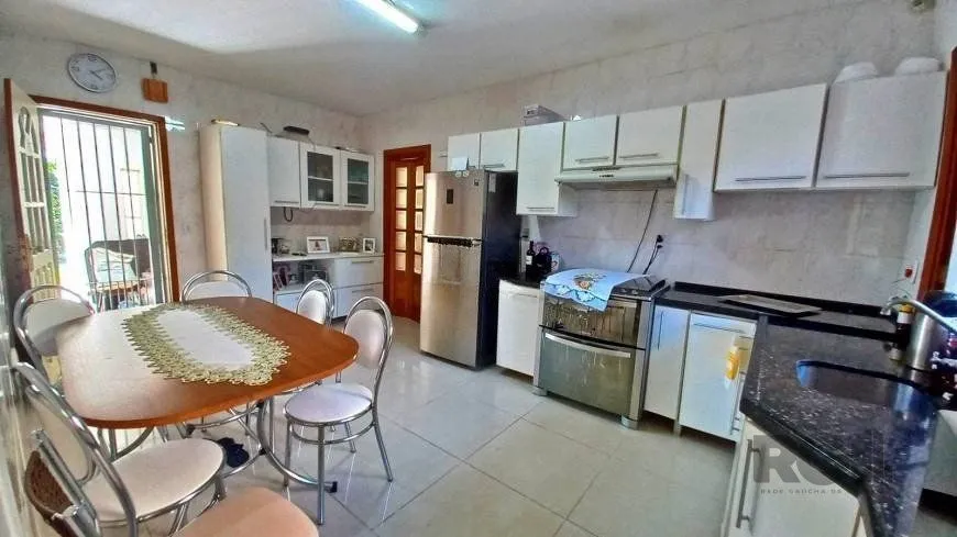 Imagem Casa de 4 dormitórios, bairro Espírito Santo