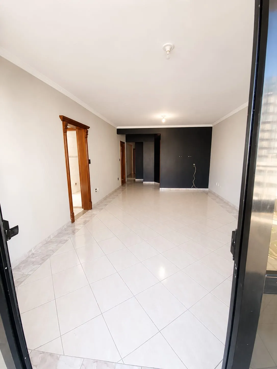 Imagem Moderno Apartamento na Praia Grande - TUPI