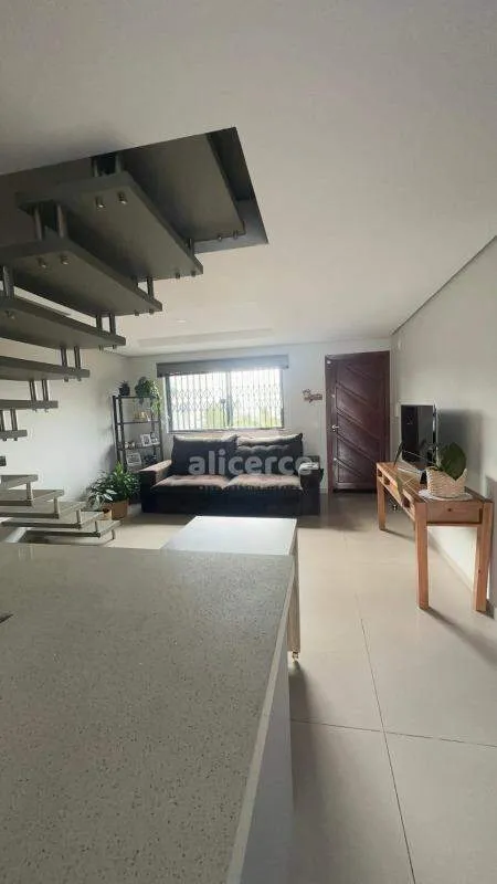 Imagem Oportunidade Única - Casa à Venda com Piscina I 2 Dormitórios I 1 Suíte I 2 Vagas de Garagem - em Areias do meio Governados Celso Ramos - SC