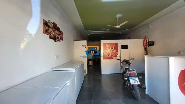 Imagem Casa grande com pontos de Comércio a venda no bairro Veraneio em Santana do Paraíso.
