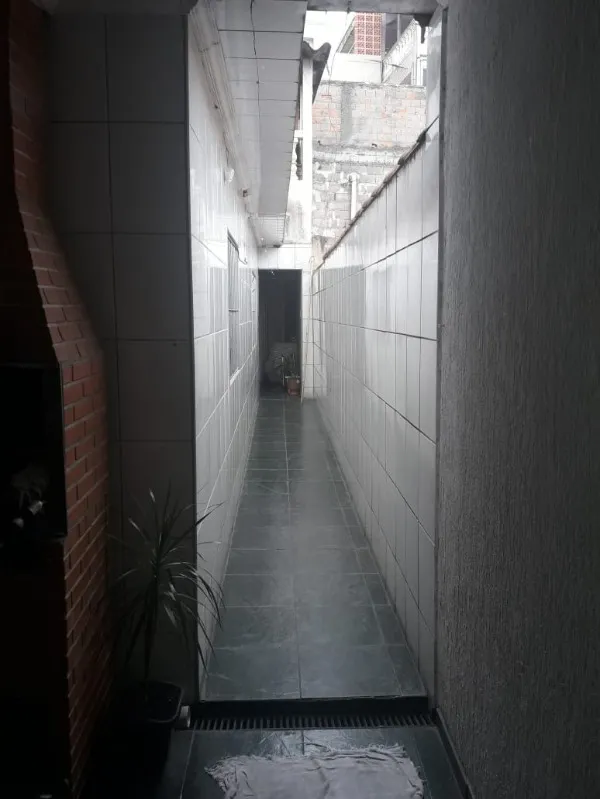 Imagem Casa à venda em Jardim Santo André, Santo André-SP: 2 quartos, 1 sala, 1 banheiro, 2 vagas de garagem, 150,00 m² de área.