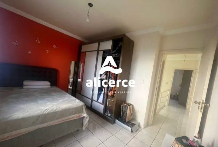 Imagem Ampla Casa de dois Pavimentos no Jardim Atlântico