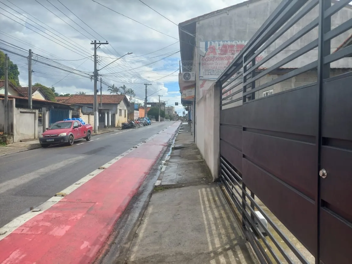 Imagem Prédio Comercial Moderno com Pé-Direito de 5,50m, Estacionamento, Escritório, Recepção e Luz Trifásica na Linha Verde