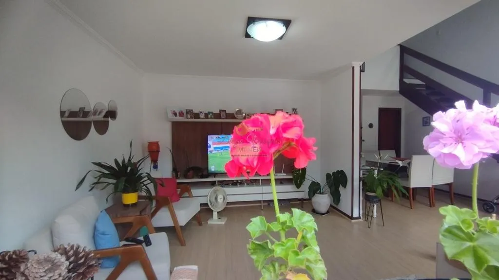 Imagem Casa em Condomínio para Venda em Teresópolis / RJ no bairro Granja Guarani