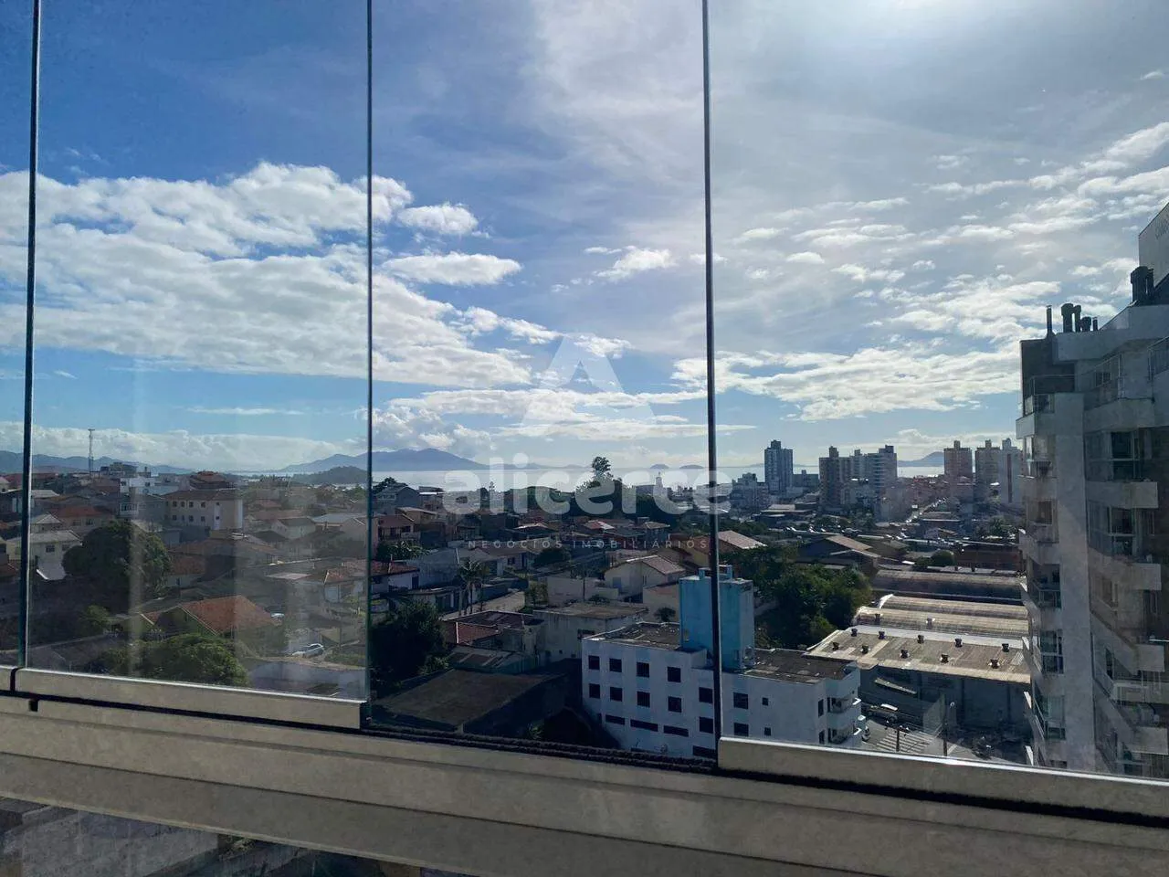 Imagem Porteira Fechada!!! Apartamento à venda com 3 quartos 1 suíte, vista mar em Nossa Senhora do Rosário São José