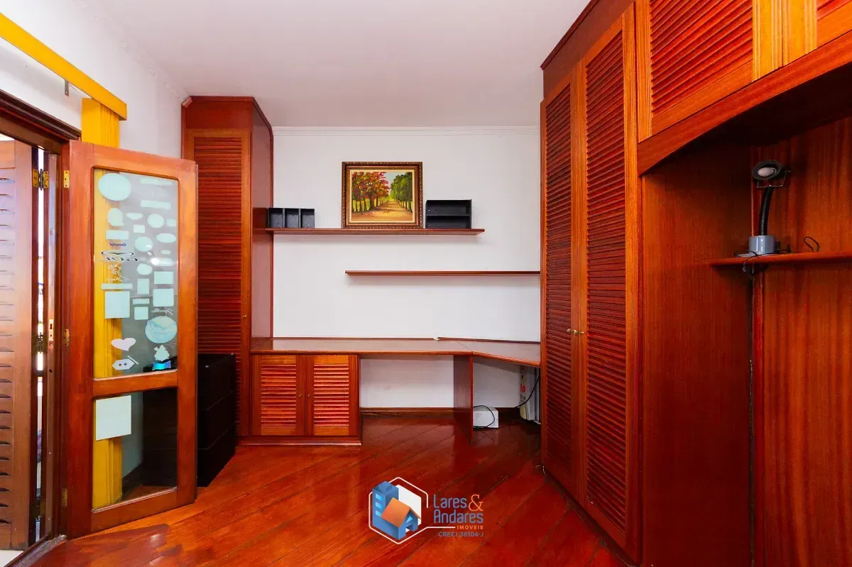 Imagem Casa para venda em Parque São Domingos com 3 quartos, sendo 1 suíte, 212m²