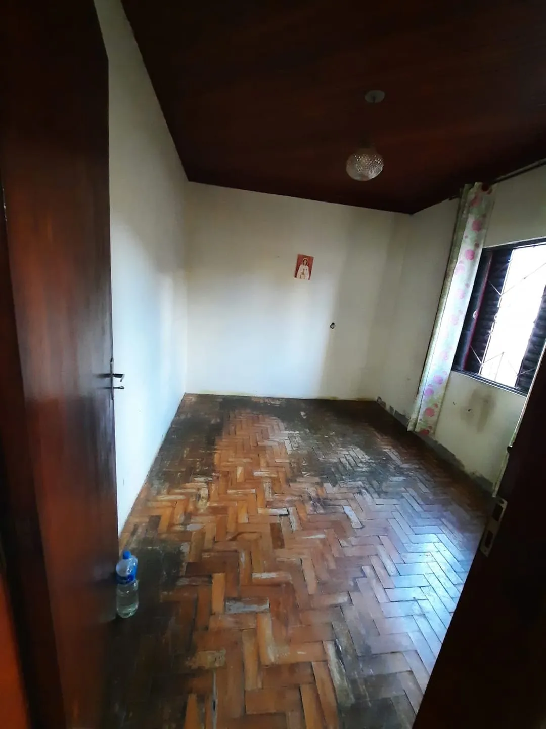 Imagem Casa à venda 4 Quartos, 1 Suite, 1 Vaga, 370M², Jardim Cristina, Pindamonhangaba - SP