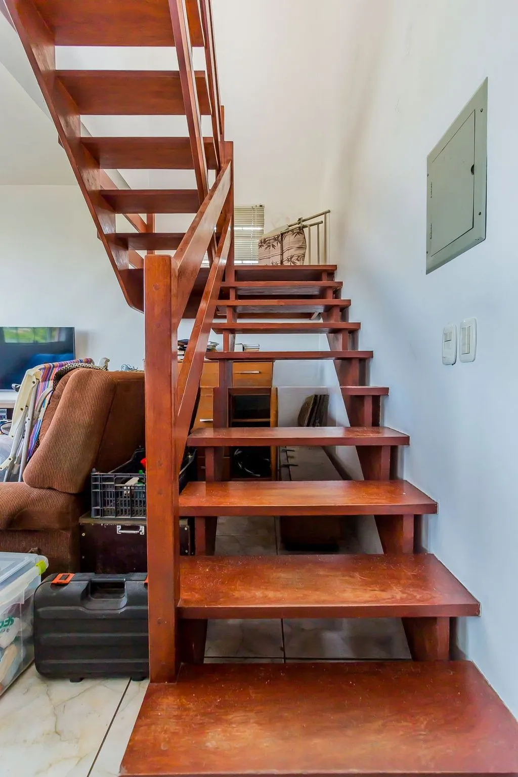 Imagem Casa de 6 dormitórios à venda No Bairro Jardim do Salso - Porto Alegre