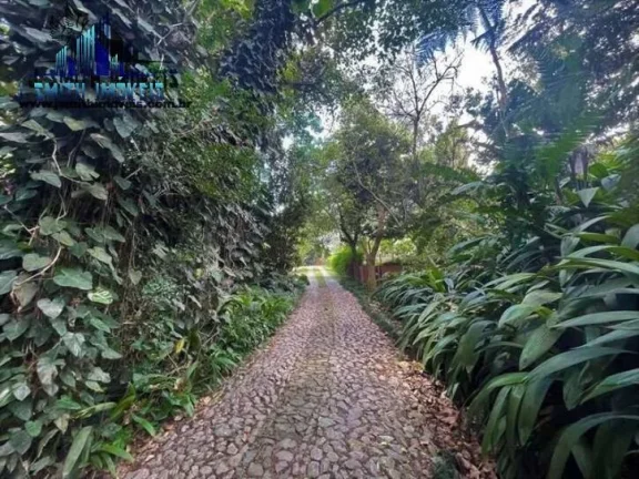 Imagem Cond. dos Arquitetos na Granja Viana - Contemporânea e despojada! Única!