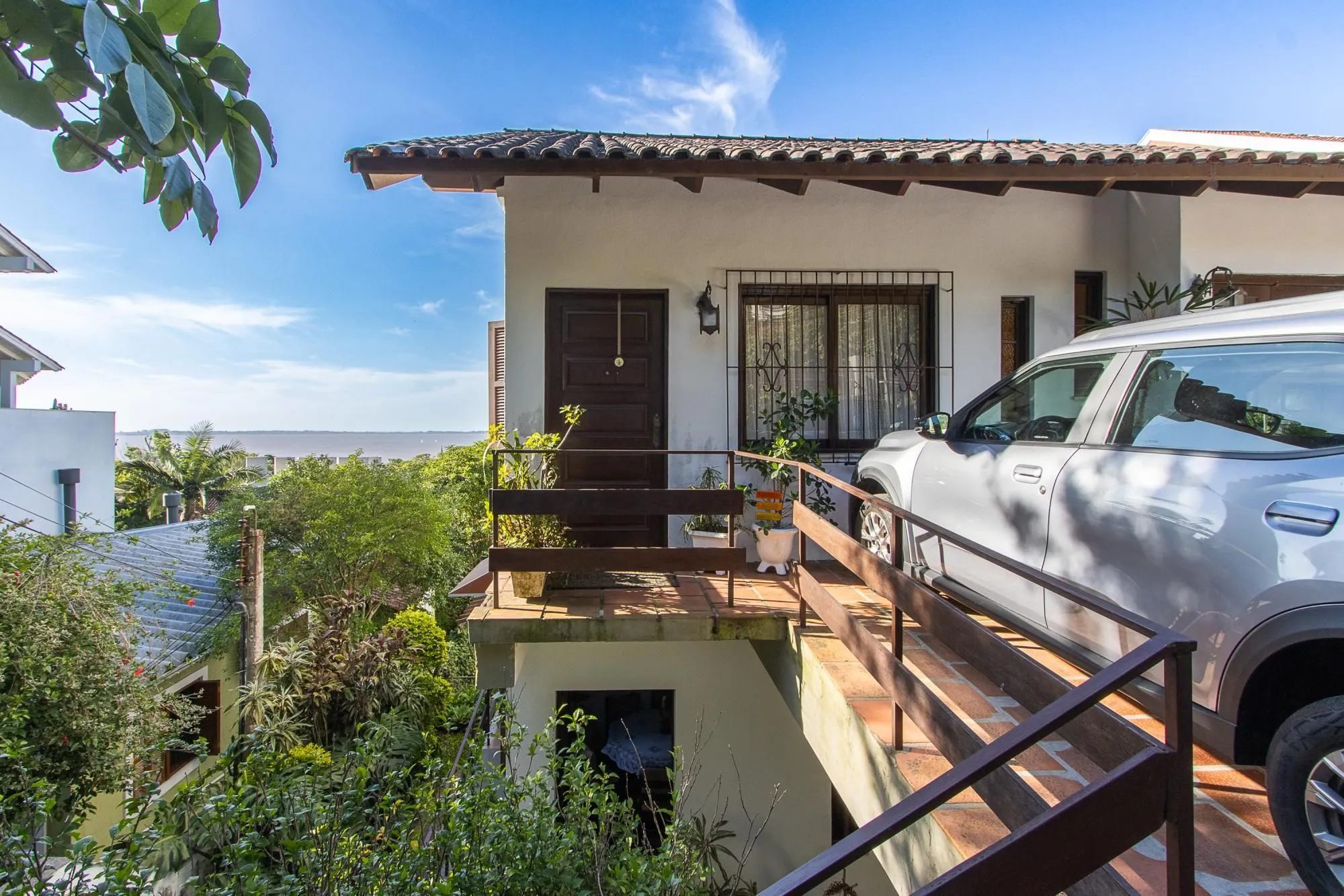 Imagem **Casa de 05 dormitórios, 03 suítes, 06 Banheiros, com 315,10m² privativos na Vila Conceição, Porto Alegre, RS**