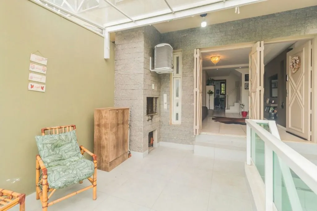 Imagem Encantadora casa com 175m², 03 dormitórios, Rua Paul Harris, Jardim Planato