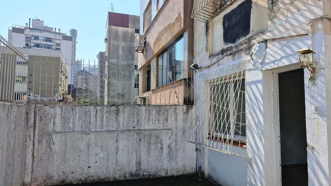 Imagem Apartamento com 2 dormitórios e garden na Rua Ijuí, pronto para reformar