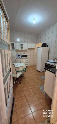 Imagem Casa em bairro com ótima localização e quintal amplo