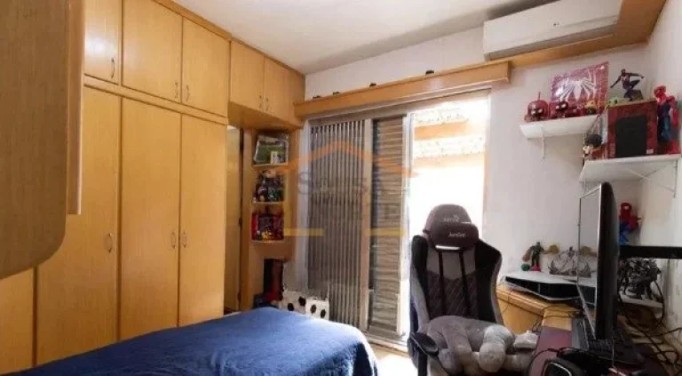 Imagem Sobrado com 250 m² de área construída, composta por 3 dormitórios, sendo 2 suítes, sala ampla, ...